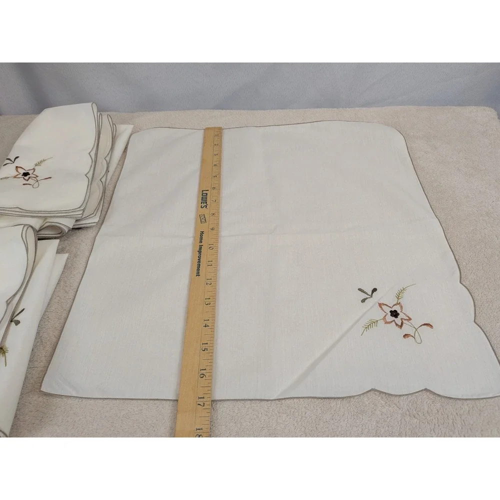 Vintage‎ Embroidered Cloth Napkins Set of 8 Off White Scalloped Edge Floral Boho